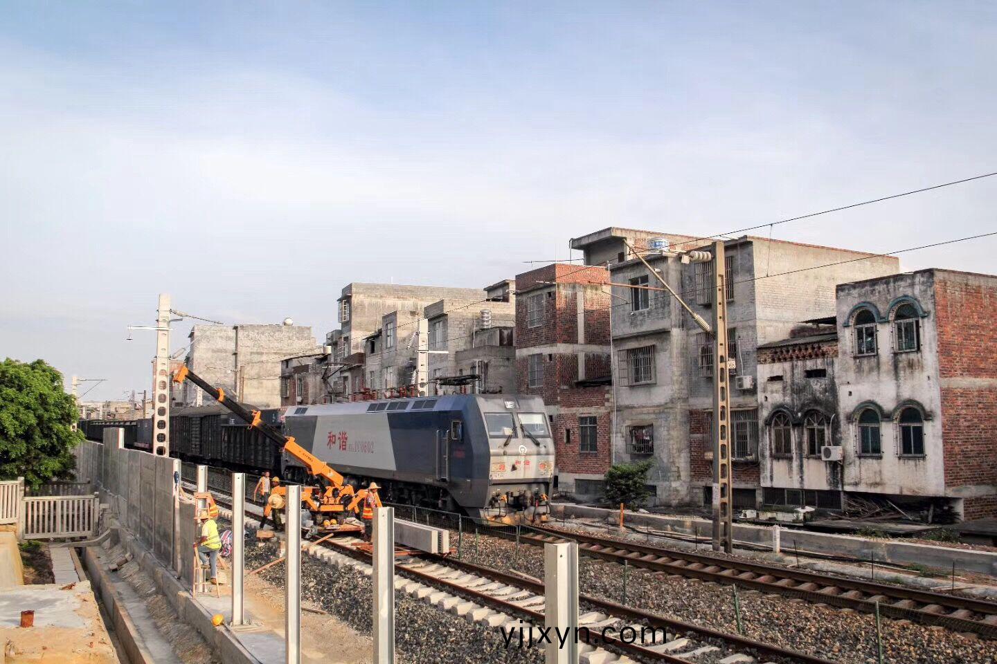 履帶(dai)式起重(zhong)機的工作現場