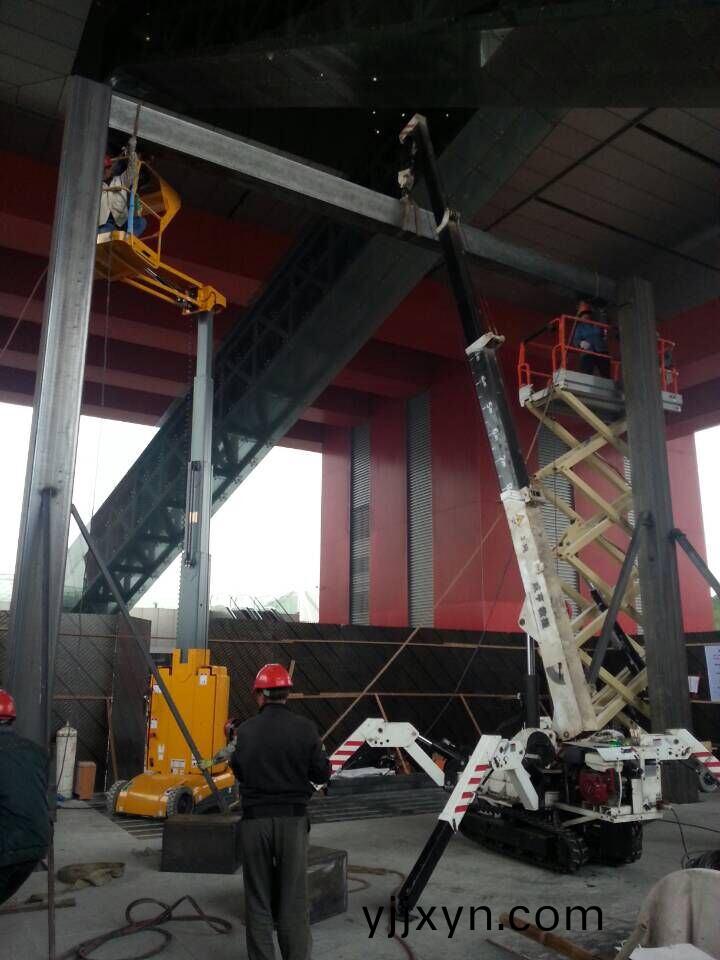 履(lv)帶式起重機圖片 履帶式起重機圖片